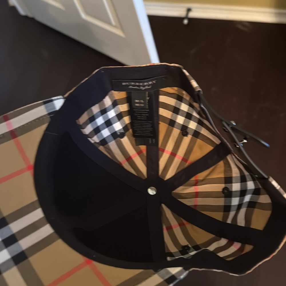 Never worn Burberry hat - Picture 4 of 4